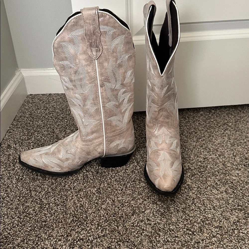 Laredo Women's Silver Western Boots - Picture 3 of 6
